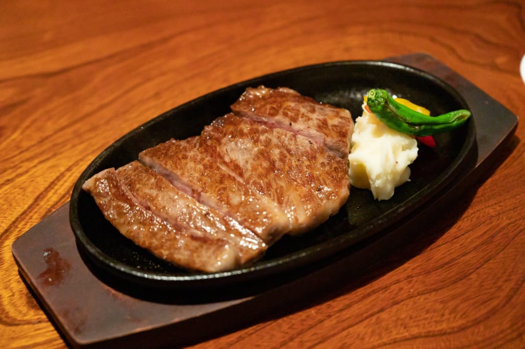 Cena en el ryokan Tomoe-an