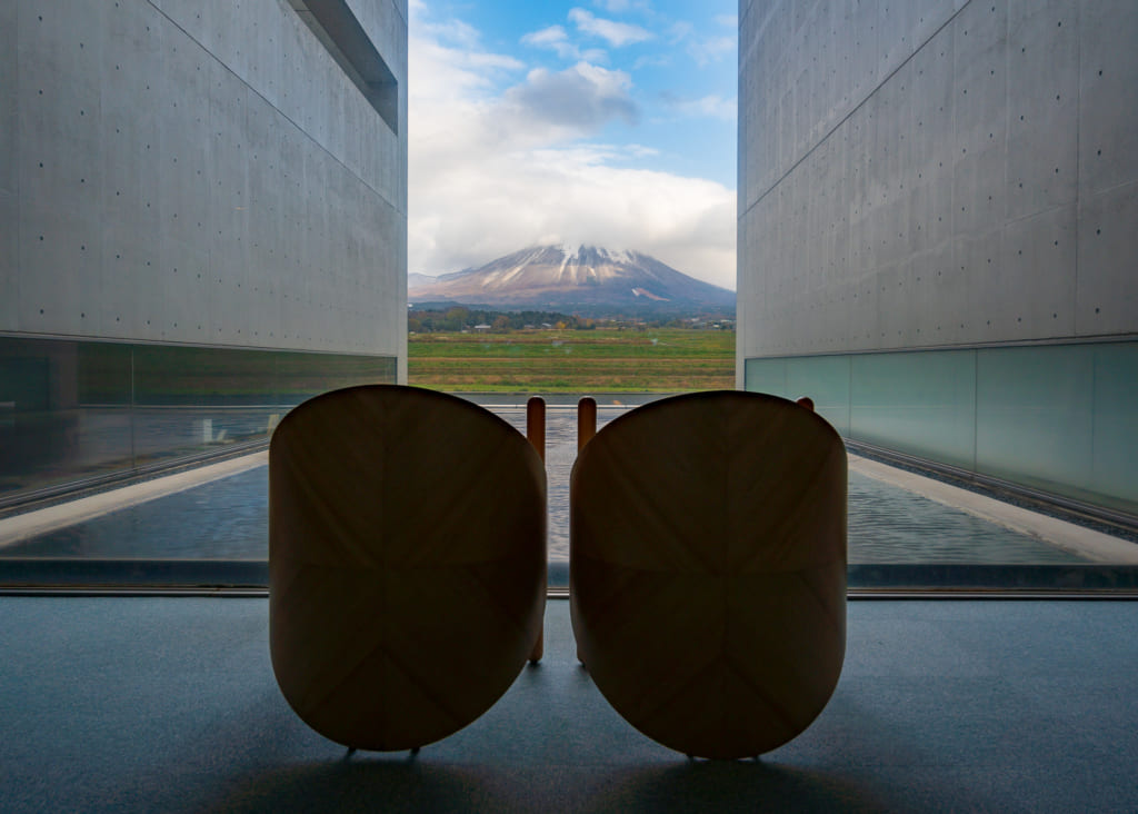 Una vista del Monte Daisen desde el museo de fotografía Shoji Ueda 