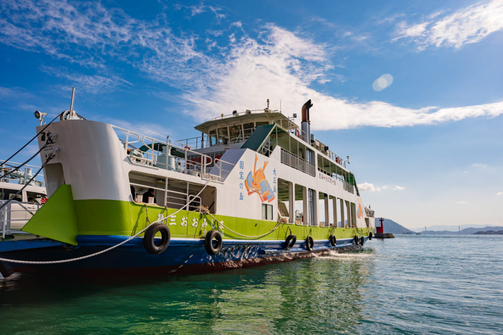 El ferry para viajar hasta la isla de los conejos