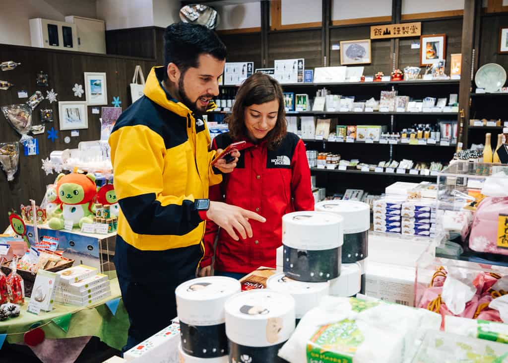 Hernán y Maria en el Michi no Eki