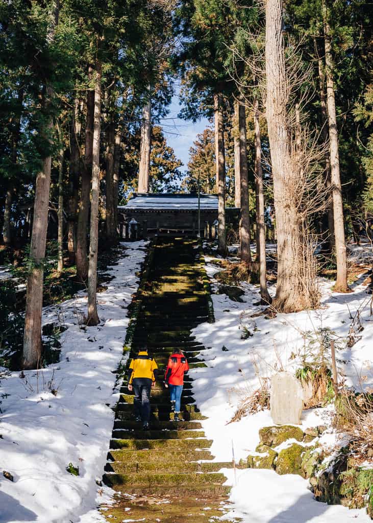 Subiendo el santuario Kosuge en Iiiyama