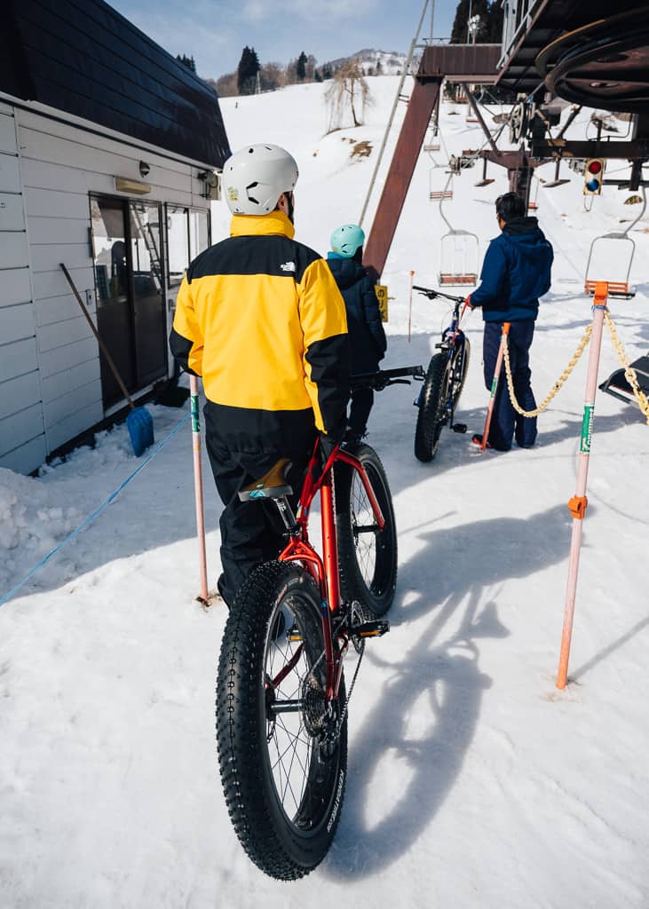A punto de montar en el telesillas en Iiyama