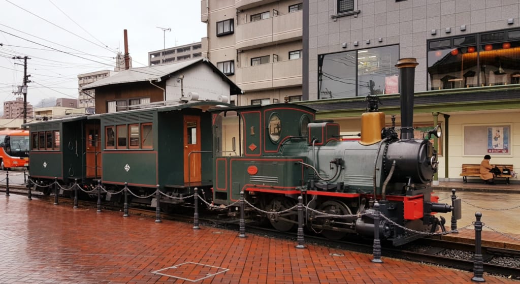El tranvía Botchan en el la estación de Dogo Onsen