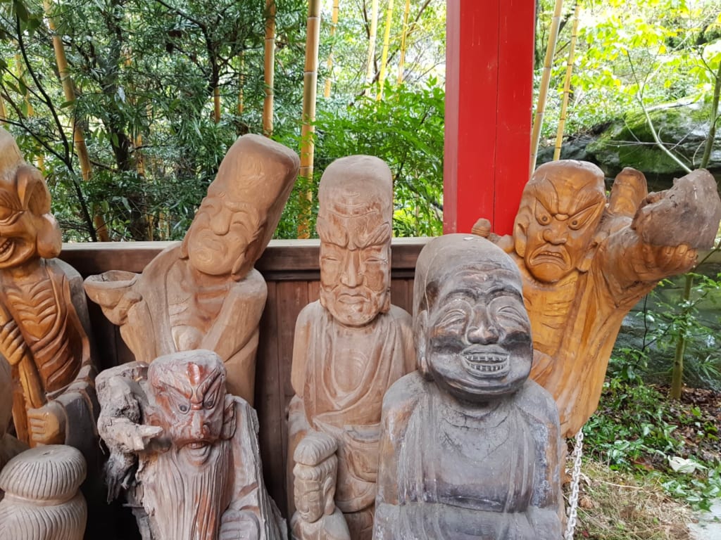 Fudoki no Oka Mantra en la ciudad de Matsuyama. Reúne los 88 deidades que los peregrinos visitan.