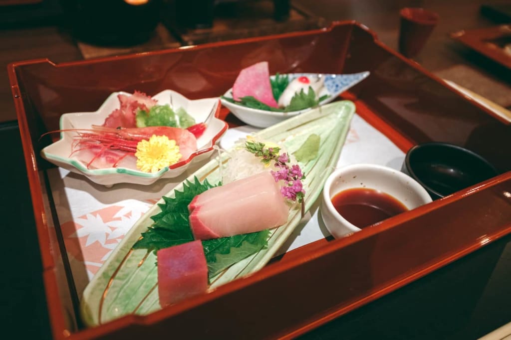Sashimi de las especialidades de la Bahía de Toyama