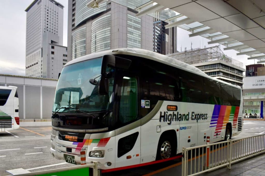 Autocar en Shinjuku Station para viajar hasta Nagano