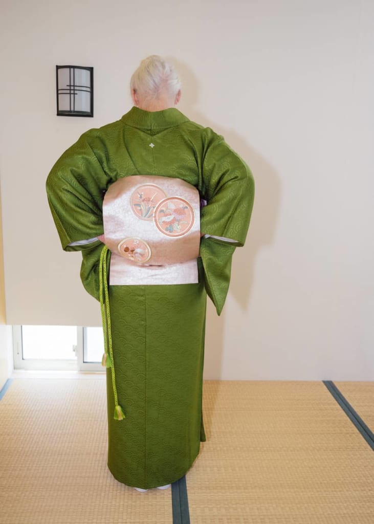 Poninendo el obijime dentro de tu Nagoya Obi.