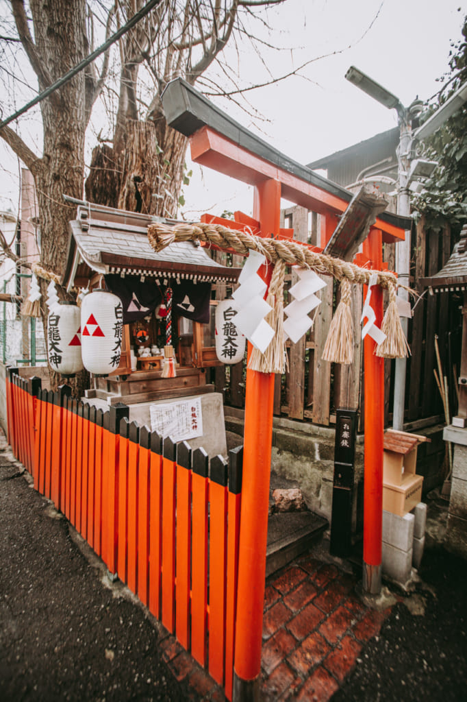 puertas torii en Nakazakicho