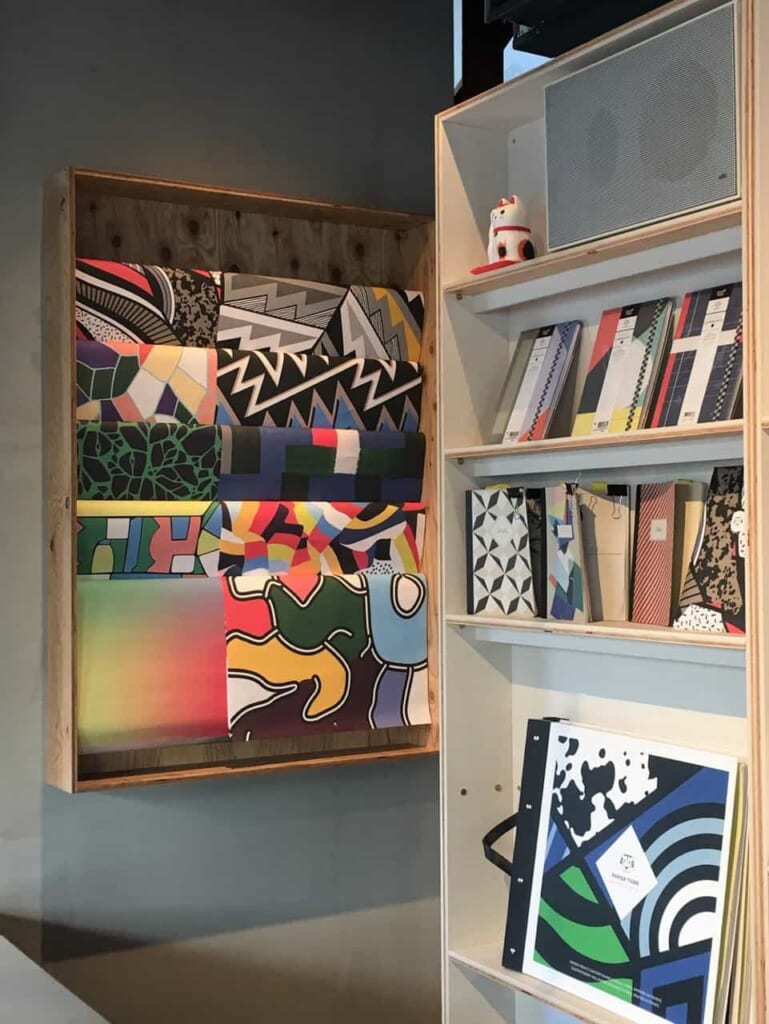 Diseños varios en Papier Tigre, Tokio, Japón