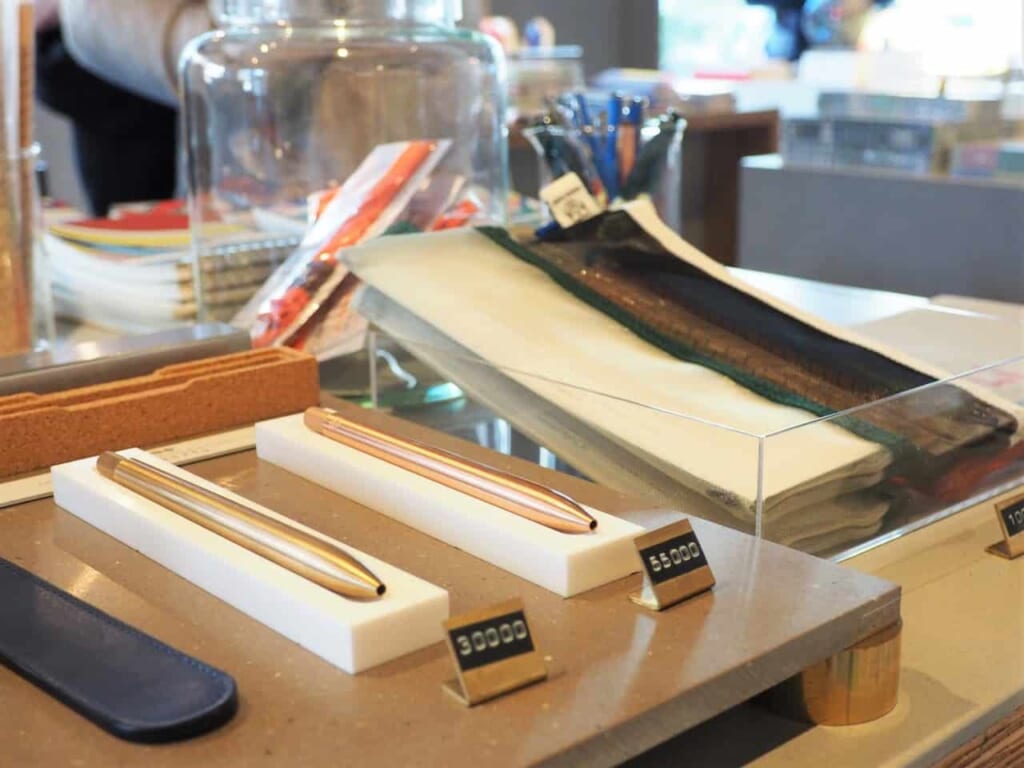 Productos de alta gamma en Papier Tigre, Tokio, Japón