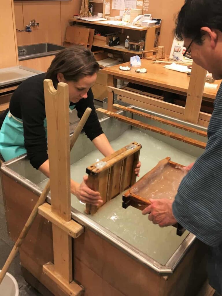 Pinceles en Ozu Washi, Tokio, Japón