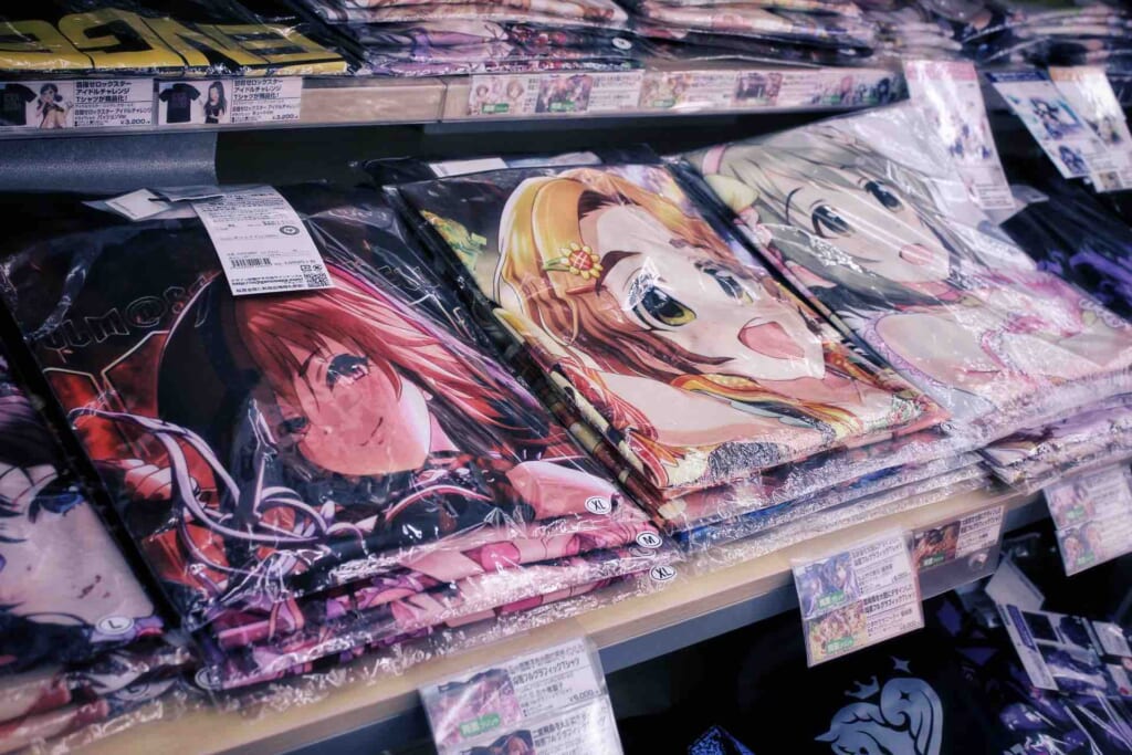 Camisetas frikies en los comercios de Osaka