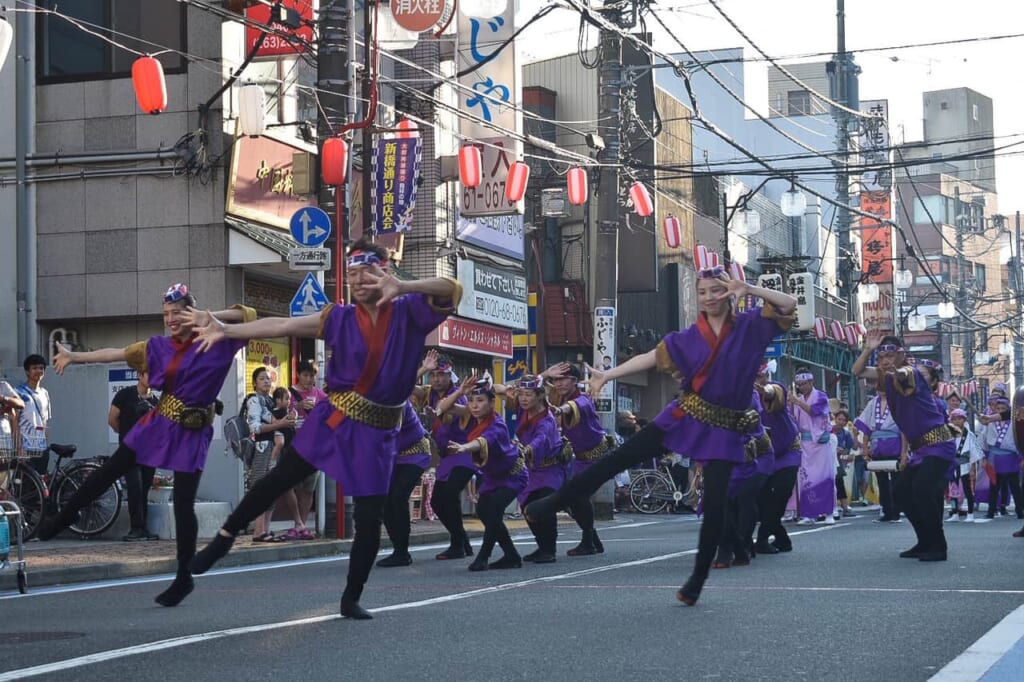 Movimientos impresionantes en el Awa Odori