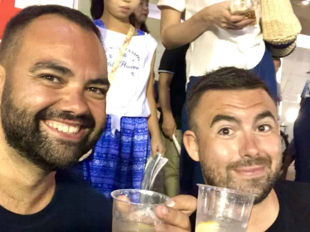 Mi pareja y yo, felices en el awa Odori de Yamato