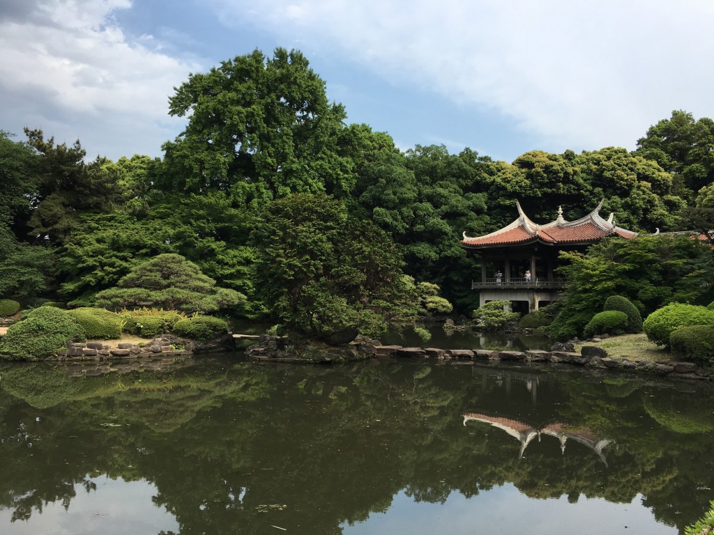El parque de Shinjuku Gyoen, uno de los jardines japoneses en Tokio más famosos