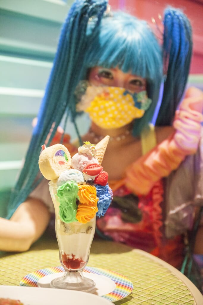 Candy con Colorful Poison Parfait