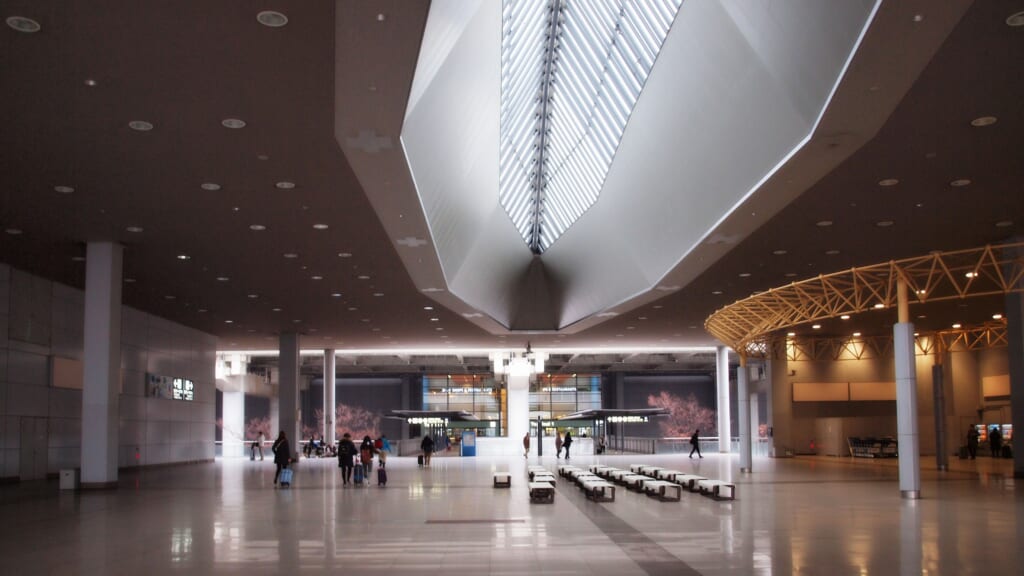 Un aeropuerto japonés vacío a causa de la pandemia del coronavirus