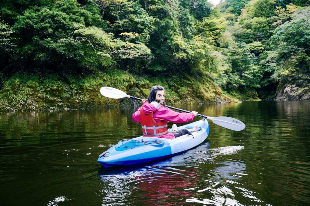 Maite, haciendo Kayak durante la Ruta del Diamante