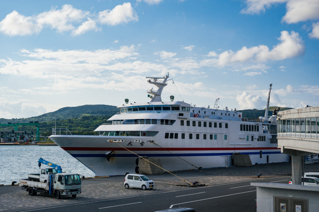 el ferry para ir hasta la isla de Ojika a solas