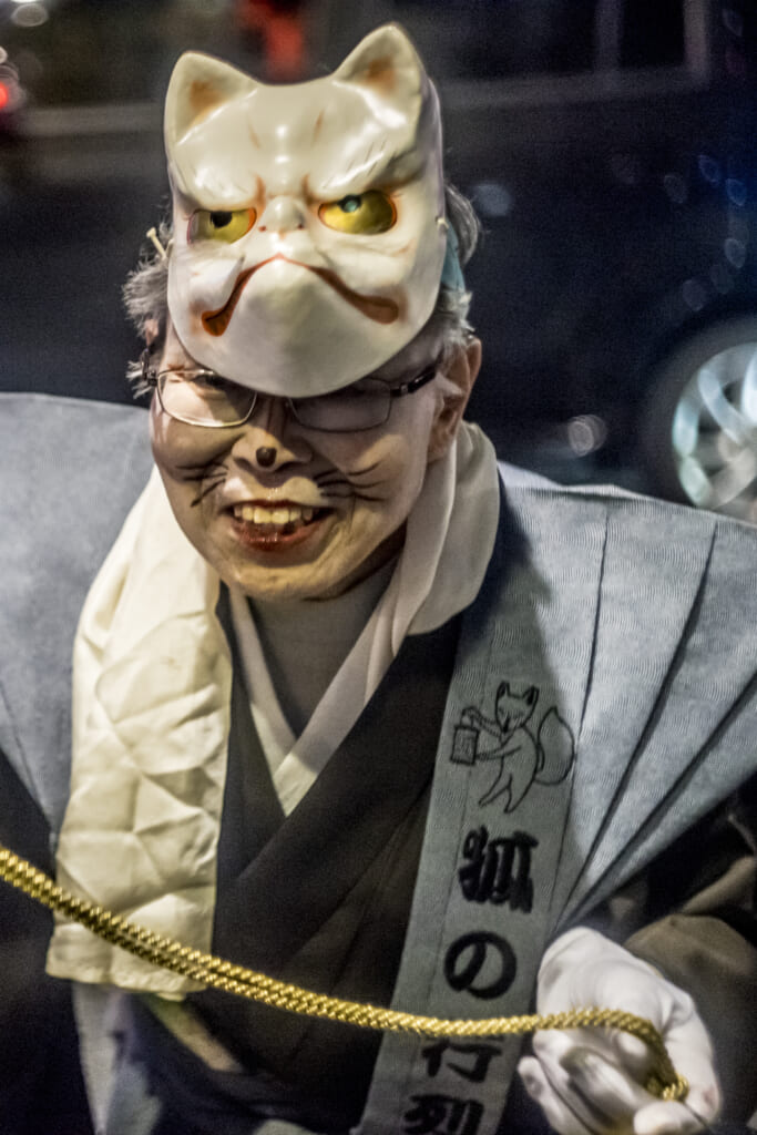 Zorro saludando al público durante el Kitsune no Gyoretsu