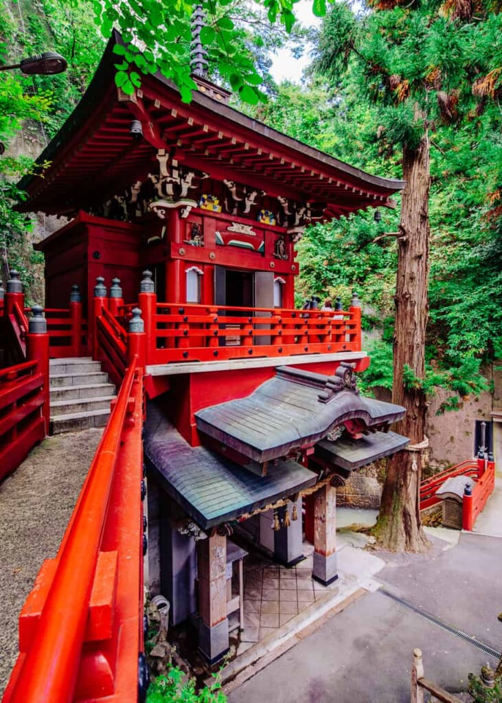 la religión budista ha influenciado a cómo se ve la muerte en Japón