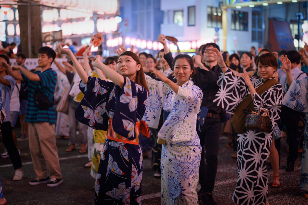 El Obon, bailes y fiestas dedicadas a la muerte en Japón
