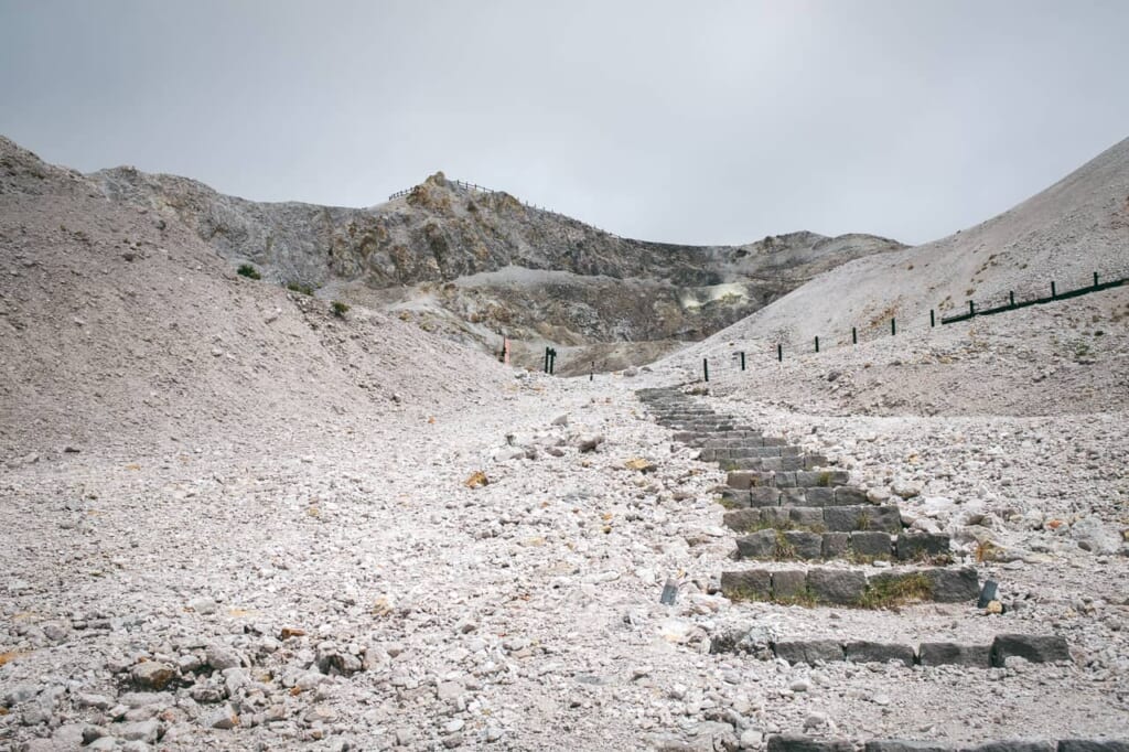 el Monte Osore está considerado una puerta al infierno, relacionado con la muerte en Japón