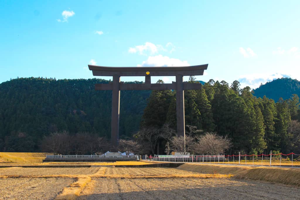 Oyunohara mide 33 metros de altura y es la puerta torii más grande del mundo.