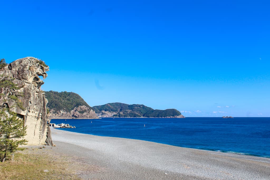 La roca shishi-iwa parece a un león protector