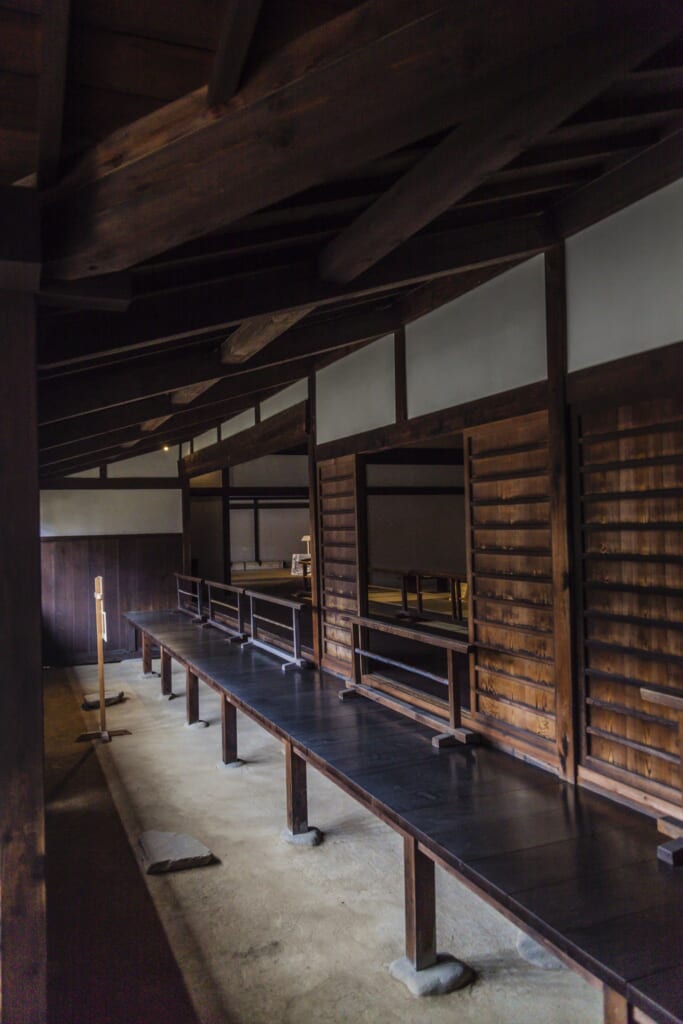 Interior de Takayama Jinya, lugar que puedes visitar con el Hokuriku Arch Pass