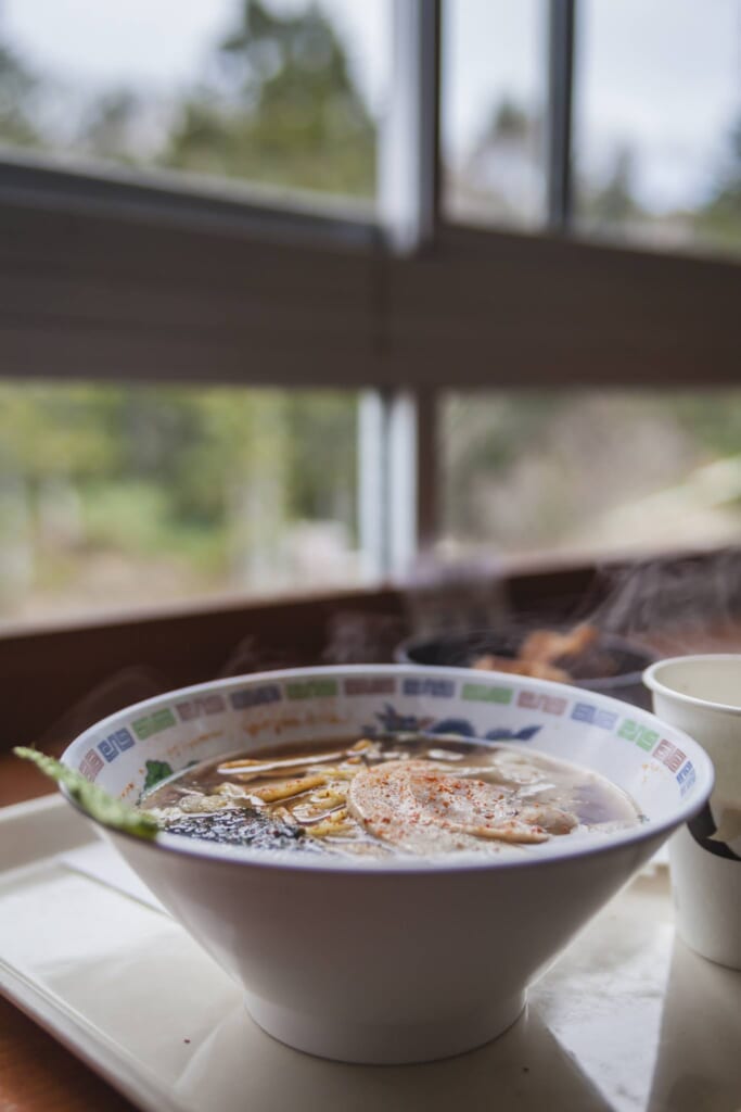 Almuerzo de fideos japoneses en el observatorio