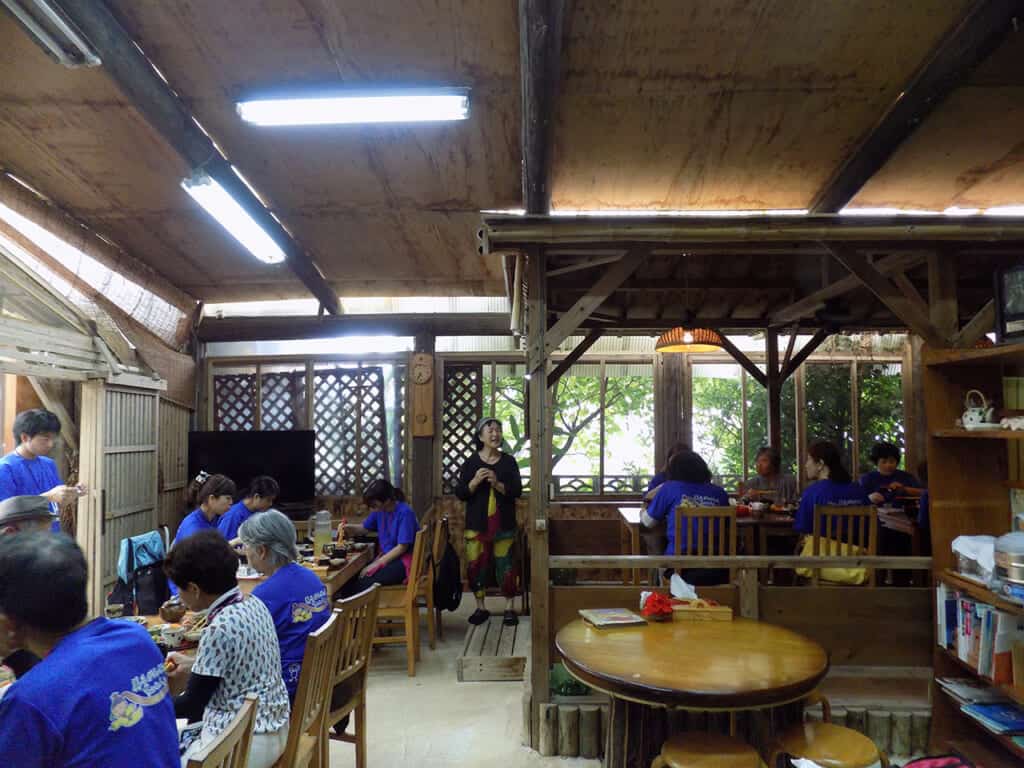 La vida local de Okinawa es tranquila