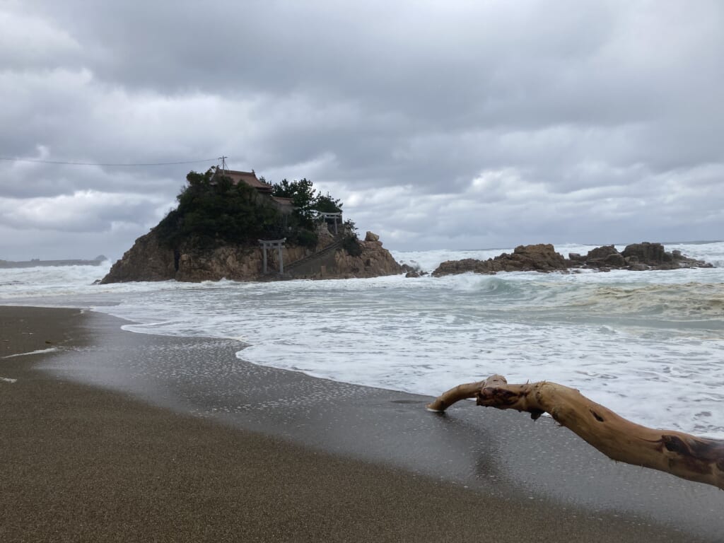 Playa de Sanrigahama y santuario Ebisu