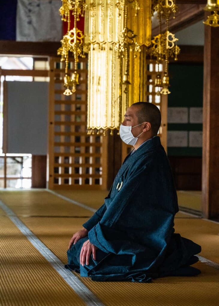 El monje budista encargado de la meditación Zazen