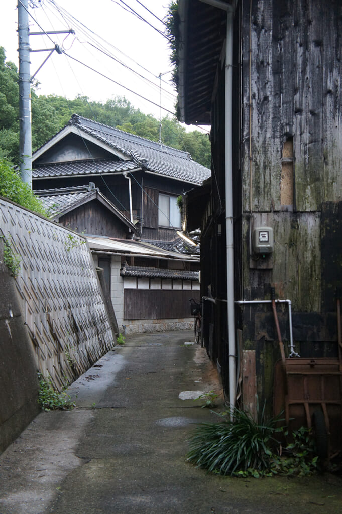 Callejón con casas tradicionales japonesas
