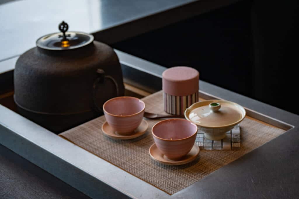 Un set de té en un hotel de Hamamatsu