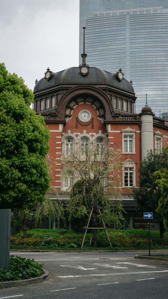 Husos horarios en Japón: un reloj en Tokyo Station