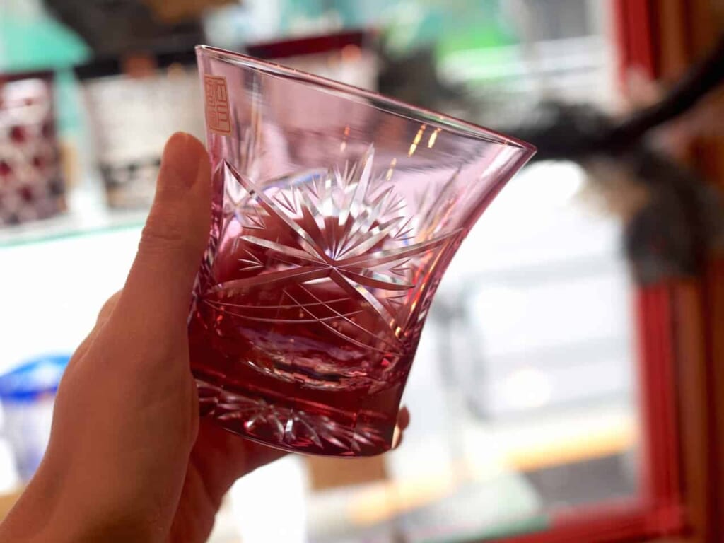 Se pueden observar en estos vasos los rastros del arte Edo-Kiriko