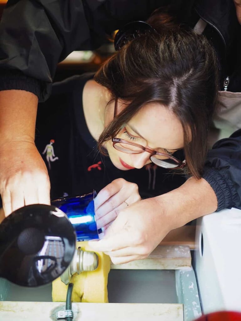 Haciendo los trazos del patrón en el vaso