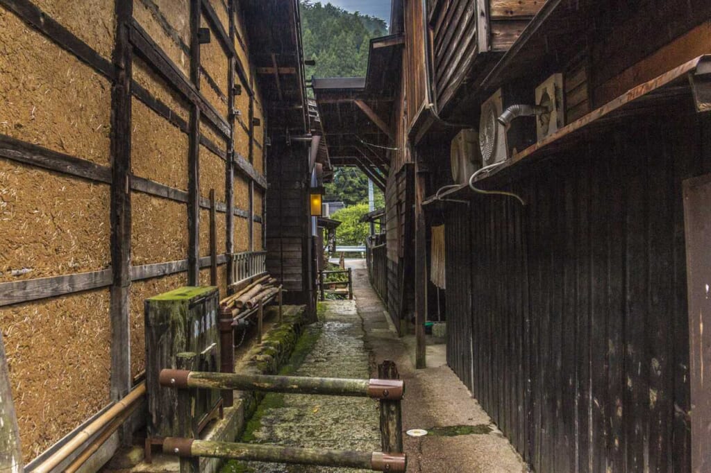 Callejuelas entre las casas japonesas