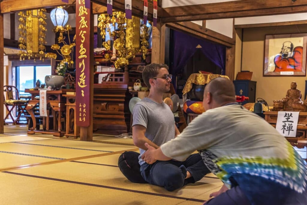 Practicando una meditación Zen en Nakatsugawa