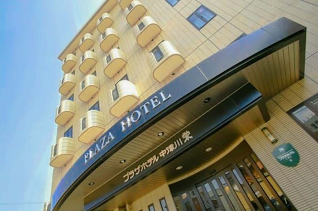 El exterior del Plaza Hotel Sakae 