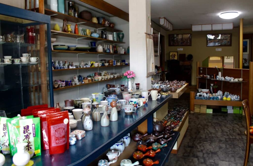 La tienda de té abierta durante el Machiya Byobu