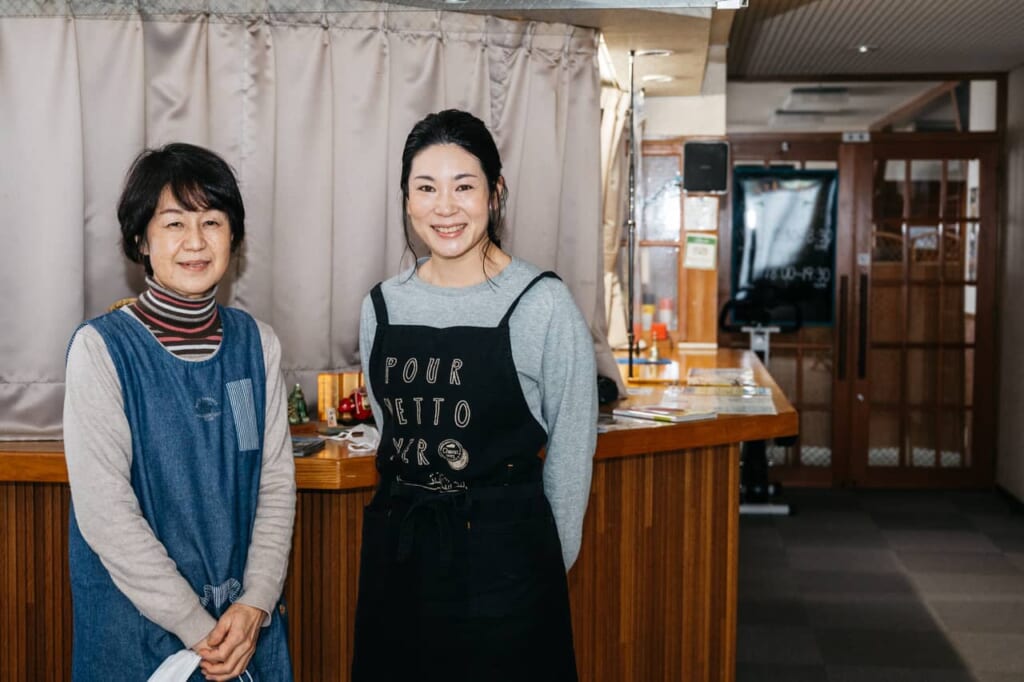 La familia que regenta esta pensión en Nagano