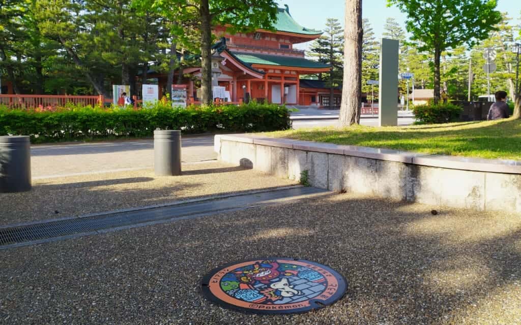 Un PokeFuta en un santuario de Kioto