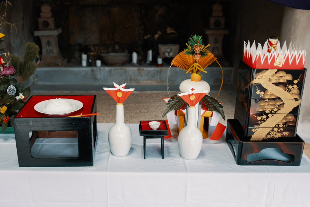 ofrendas para el año nuevo en un santuario japonés