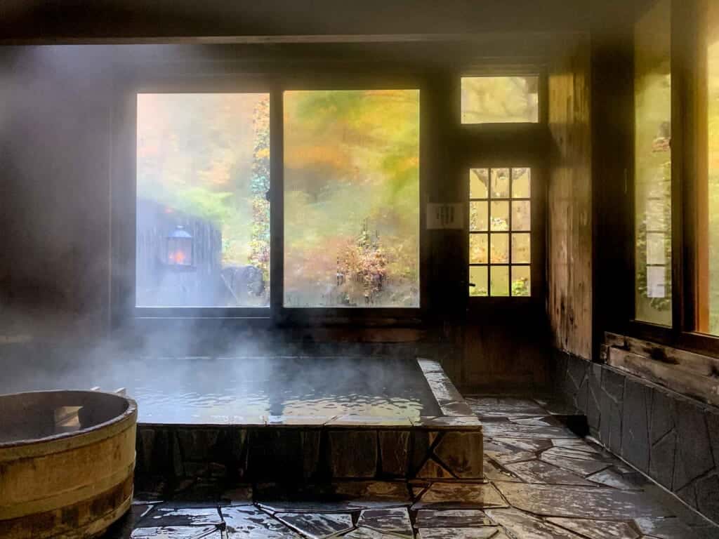 Baño Takimi-no-Yu en Aoni Onsen