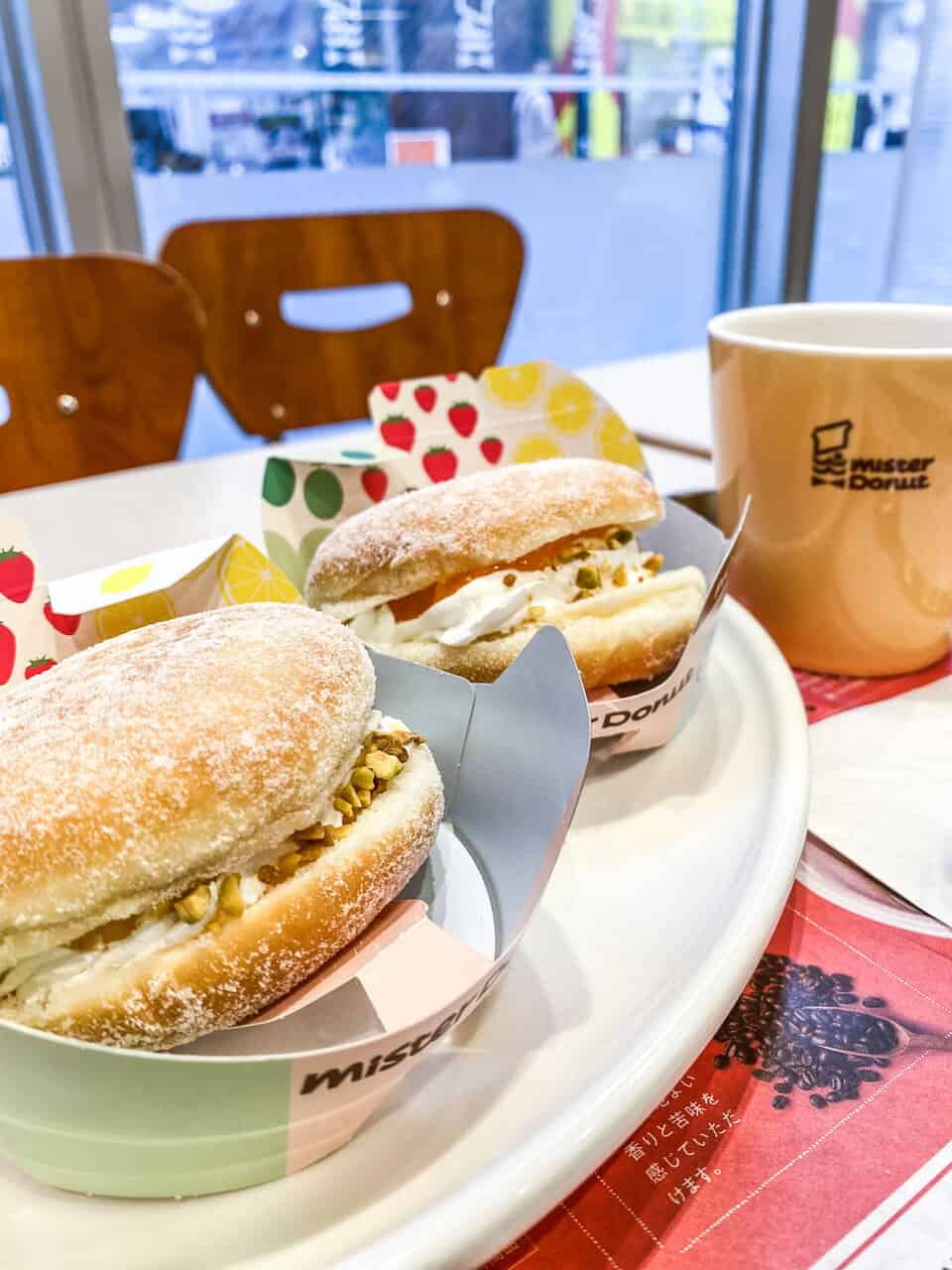Donuts de fruta y crema 