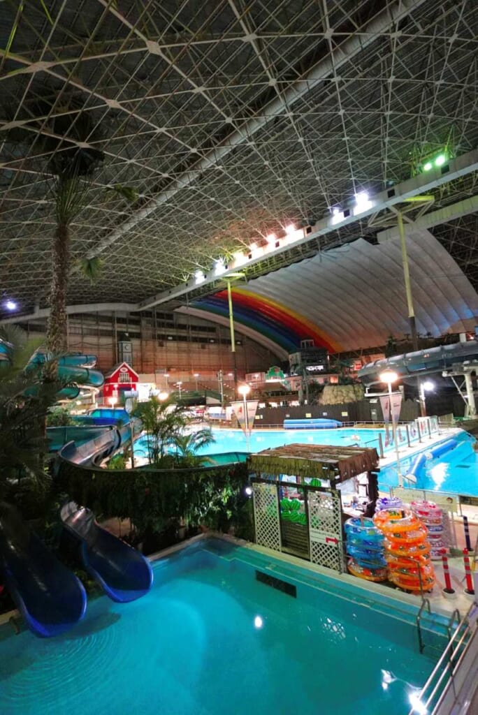 Vistas de las piscinas del SPA en Fukushima