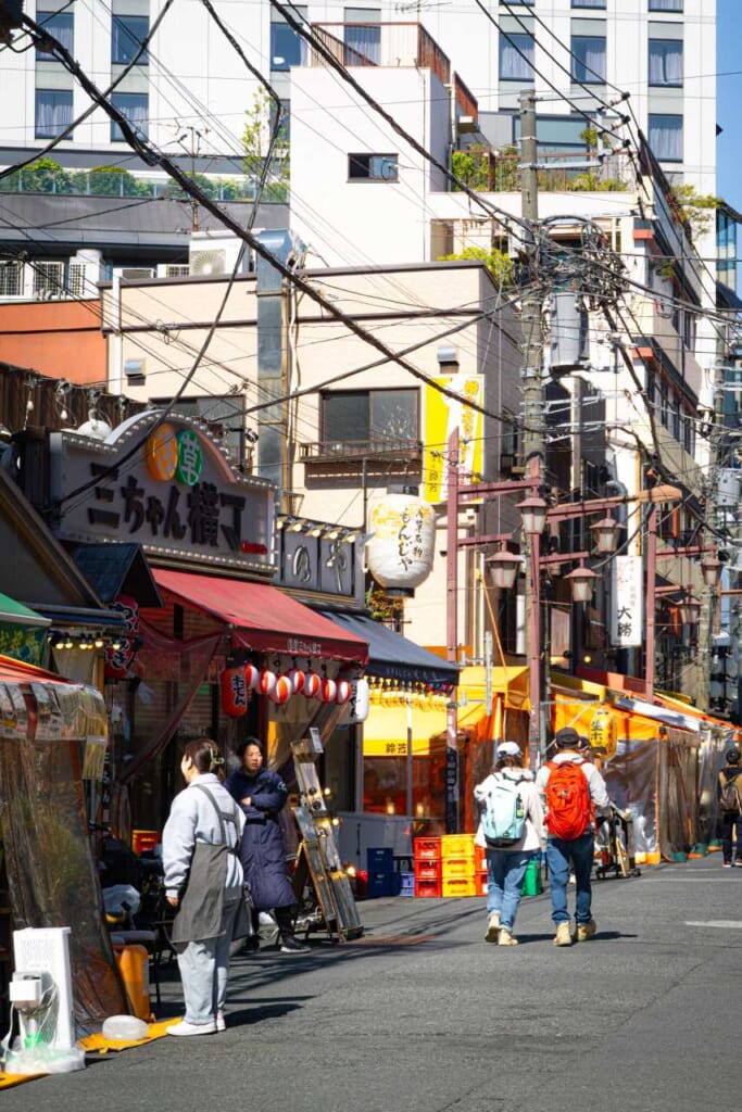 Distintos restaurantes en Hoppy Street